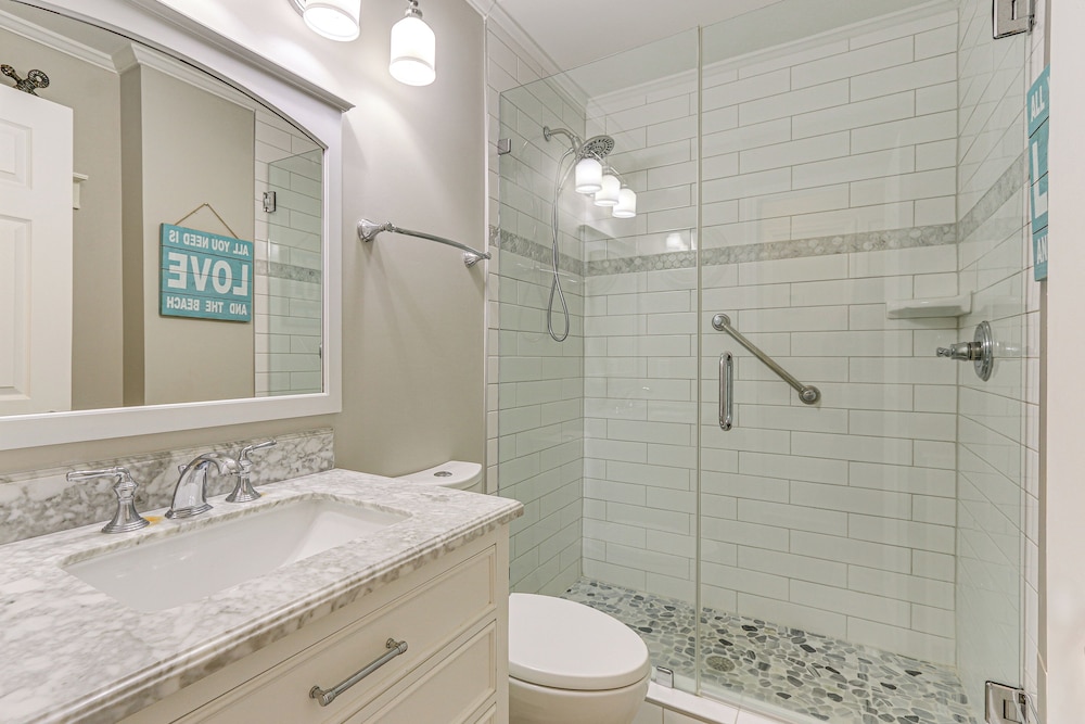 Pool, Tennis & Gym: Resort Condo in Hilton Head!