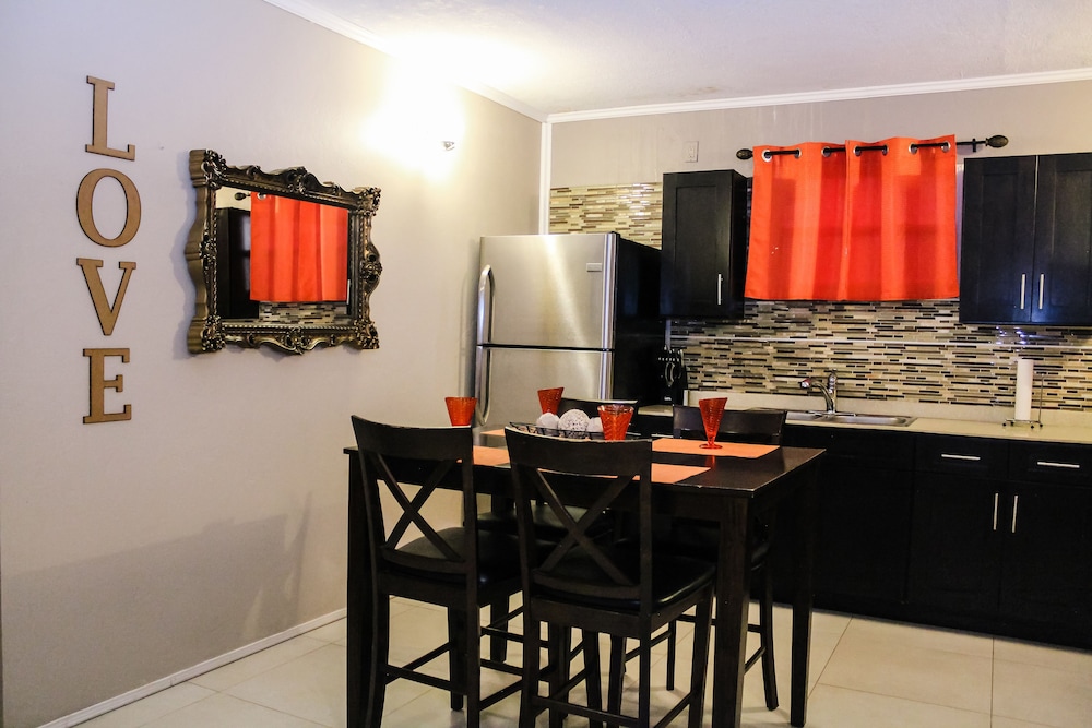 Palm Spring Inn - Property Image 1
