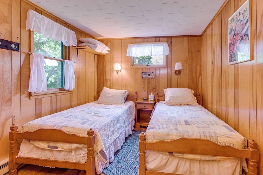 Dock & Rowboat: 'beechnut Bungalow' on Keuka Lake
