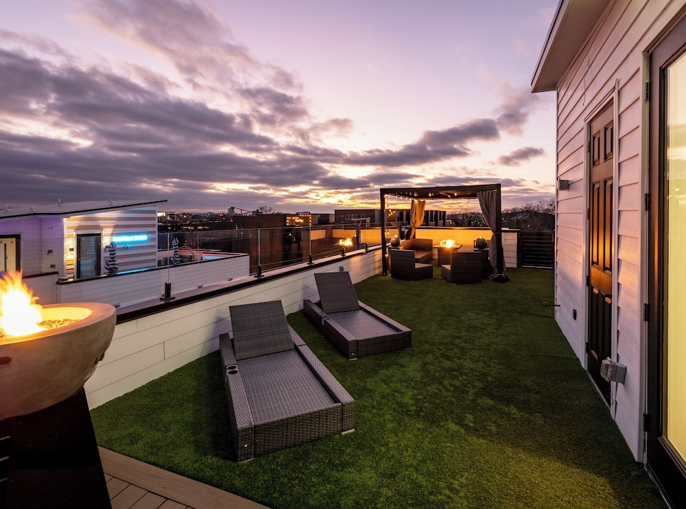 NEW Luxury Home With Rooftop Heated Pool