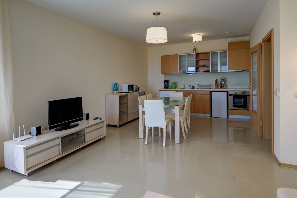 Lighthouse Luxe Estate Apart & Villas