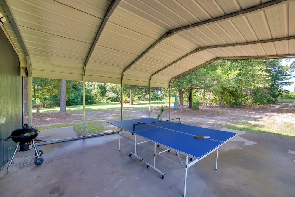 Secluded Getaway on ~10 Acres in The Piney Woods!