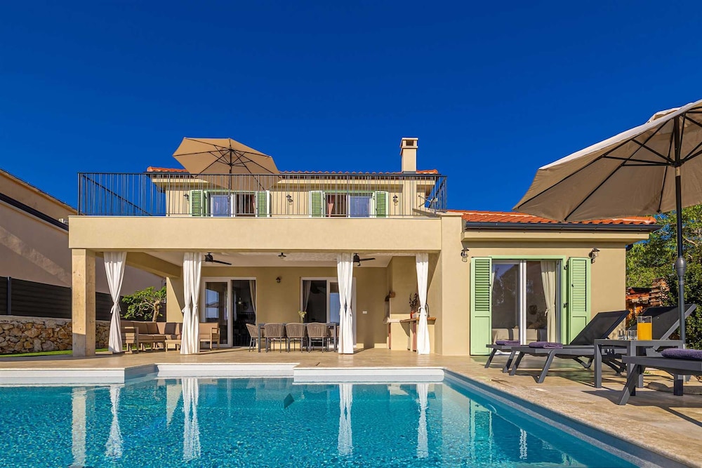 Villa Beachfront With 4 Bedrooms and 3 5 Bathrooms