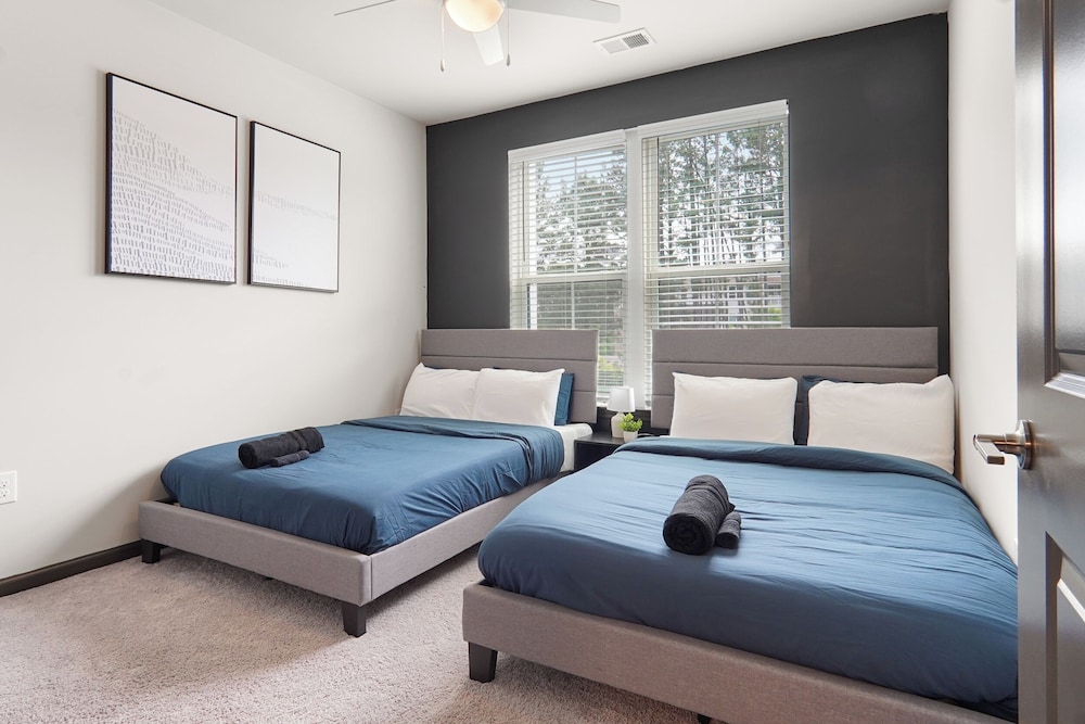 Luxe King 3BR Suite in North Raleigh
