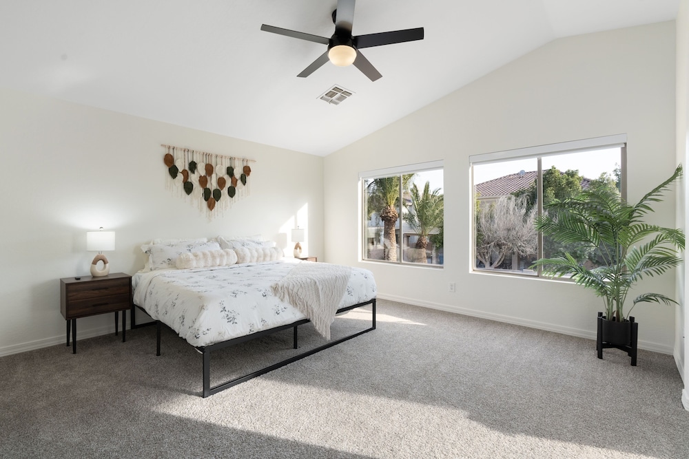 5 BD Gilbert Home 4 Min to Downtown