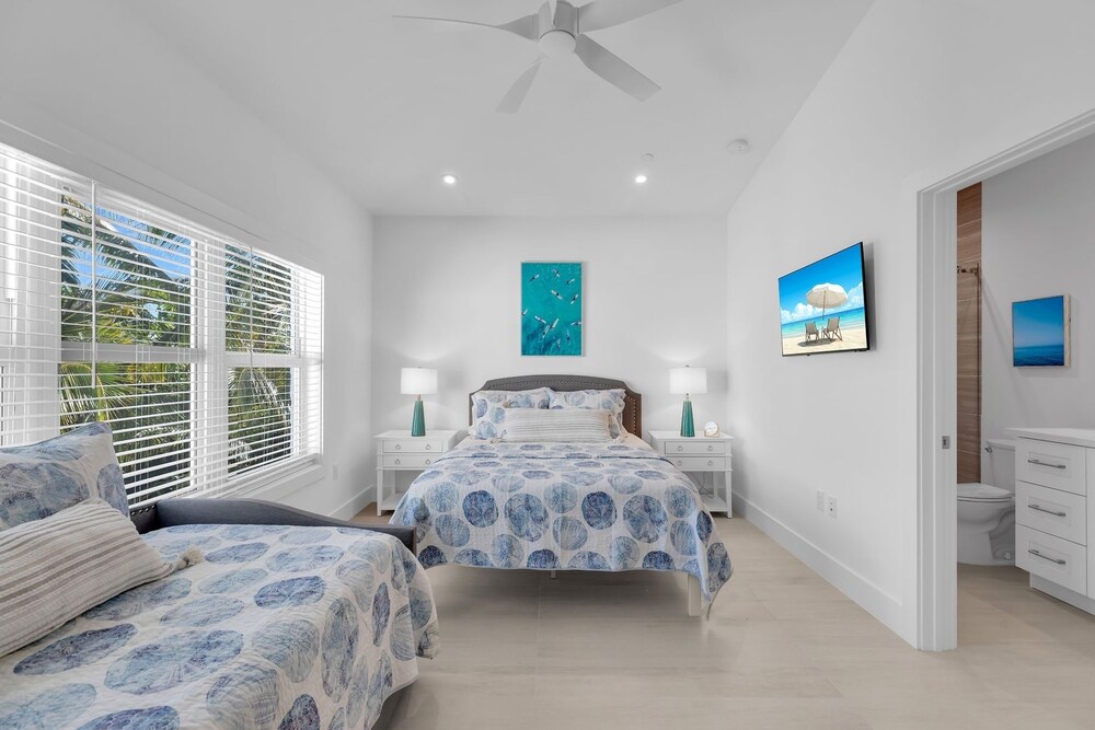 Islamorada Home, Ocean Views, Playroom, Near Tiki Bar, Pool, And Boat Dockage, Ultimate Keys Getaway 3 Bedroom Home by RedAwning view 5