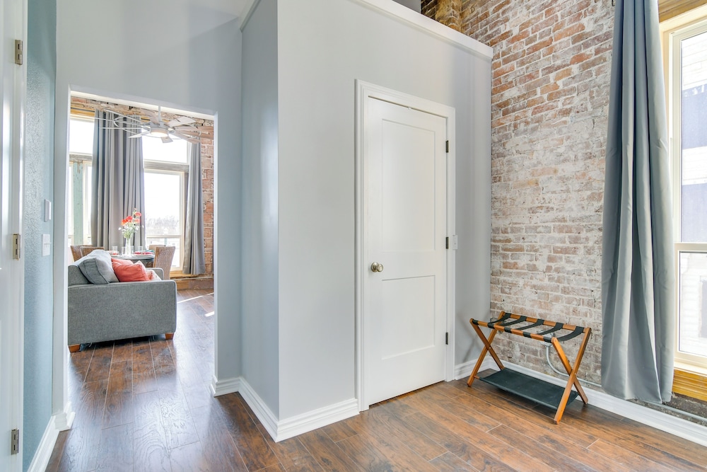 Loft-style Apt in Dtwn Monett: Pets Welcome!