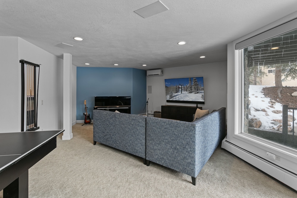 1688 - Five Bedroom with Hot Tub Pinnacle 5 Condo