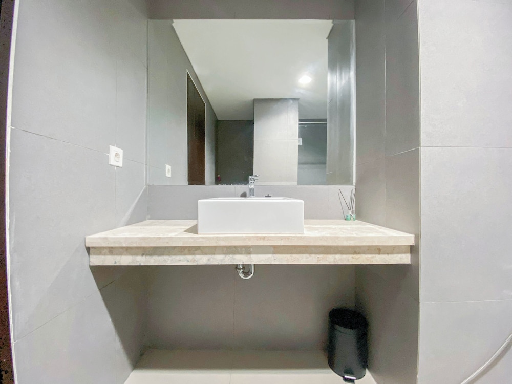 Pleasurable 1BR Apartment Patraland Amarta