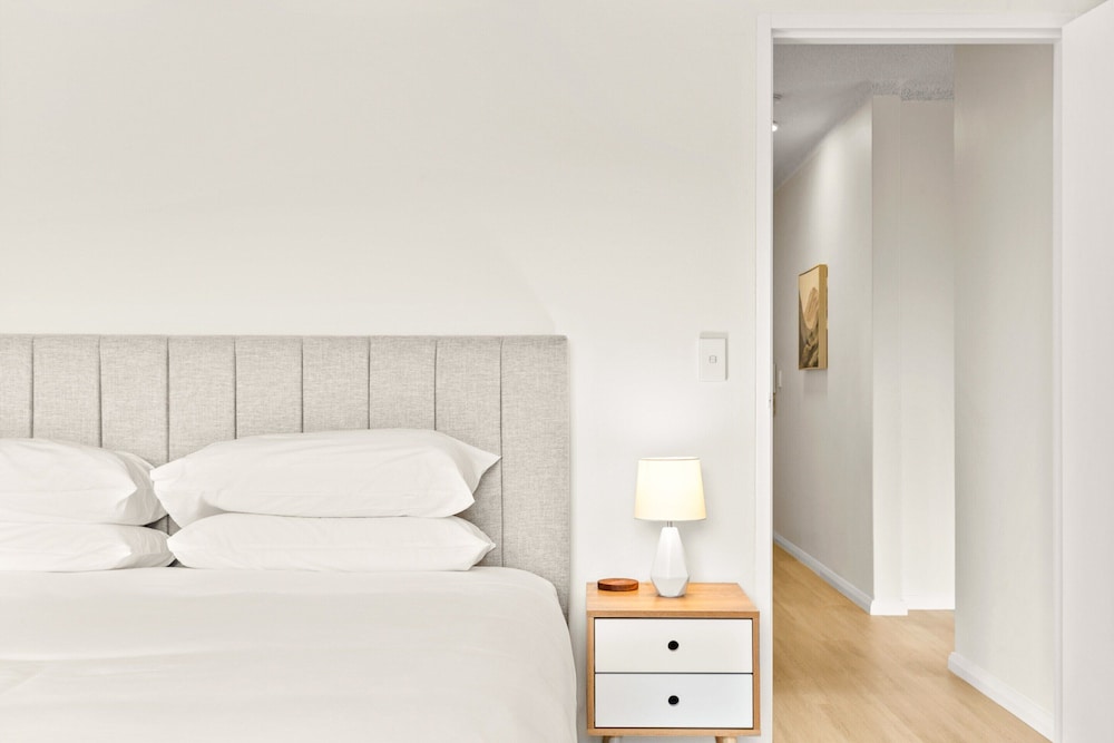 Bright and Convenient Apartment, Close to Shops