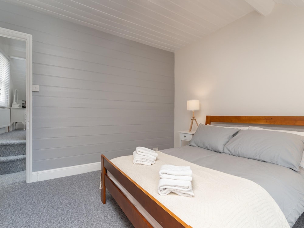 Bright Cheerful 2bed Maisonette Central Penzance view 5