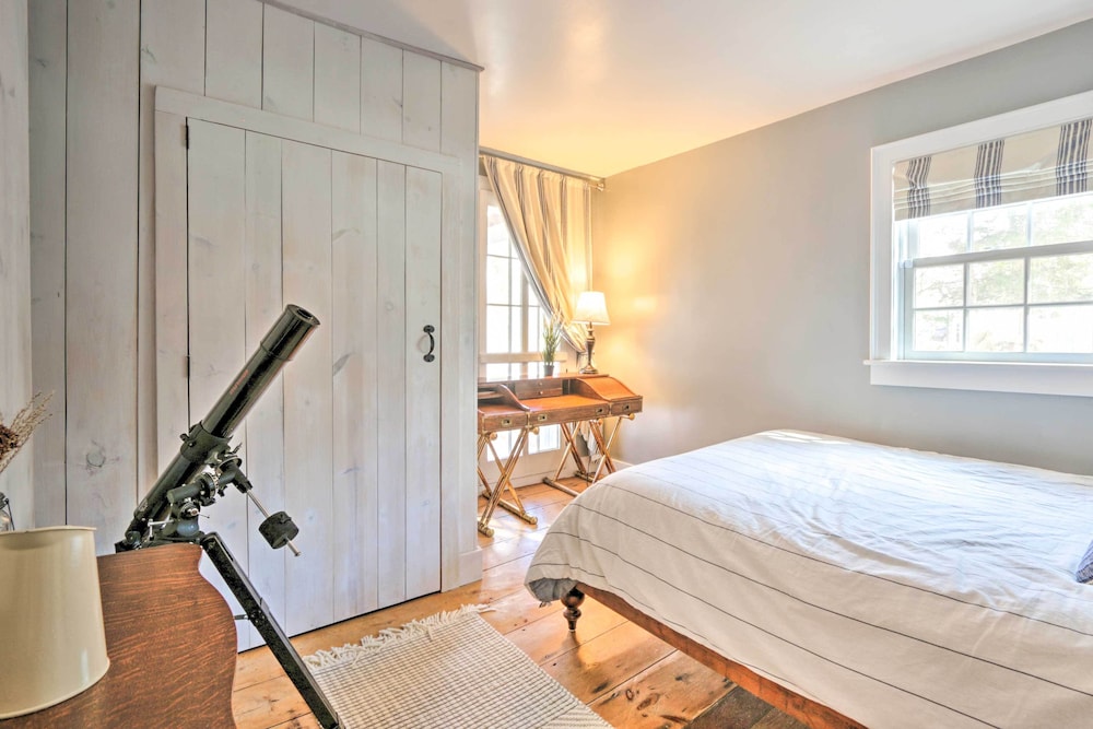 Charming Sharon Dwelling w/ Deck & Fire Pit! view 4