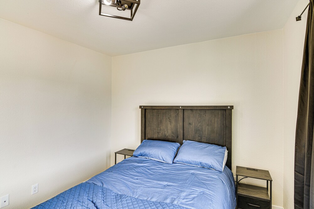 1 Mi to Pioneer Crossing Casino: Fernley Retreat!