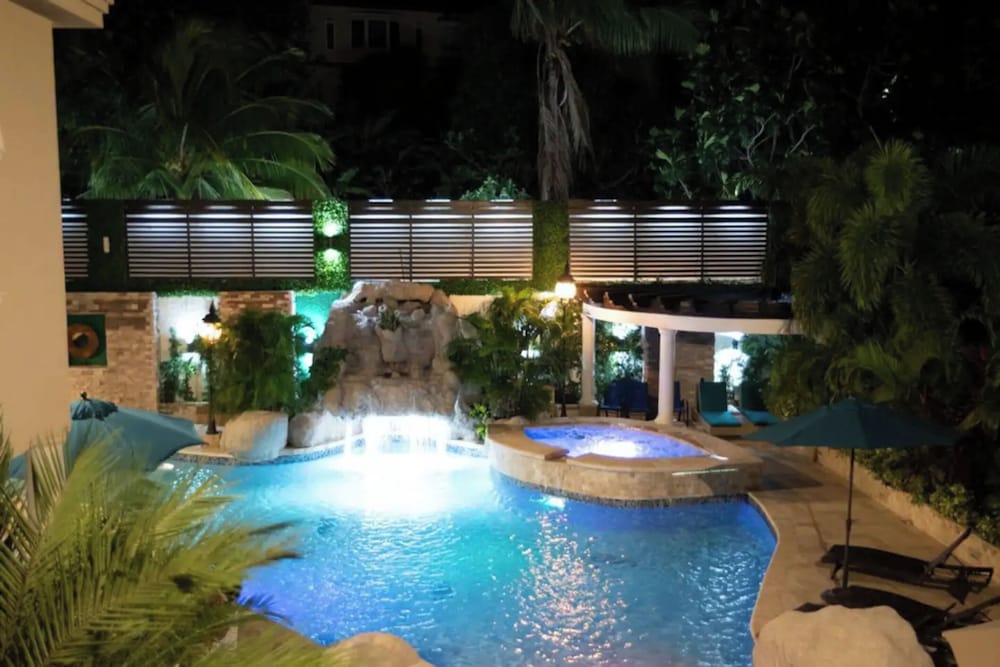 Orchids & Palms Villa