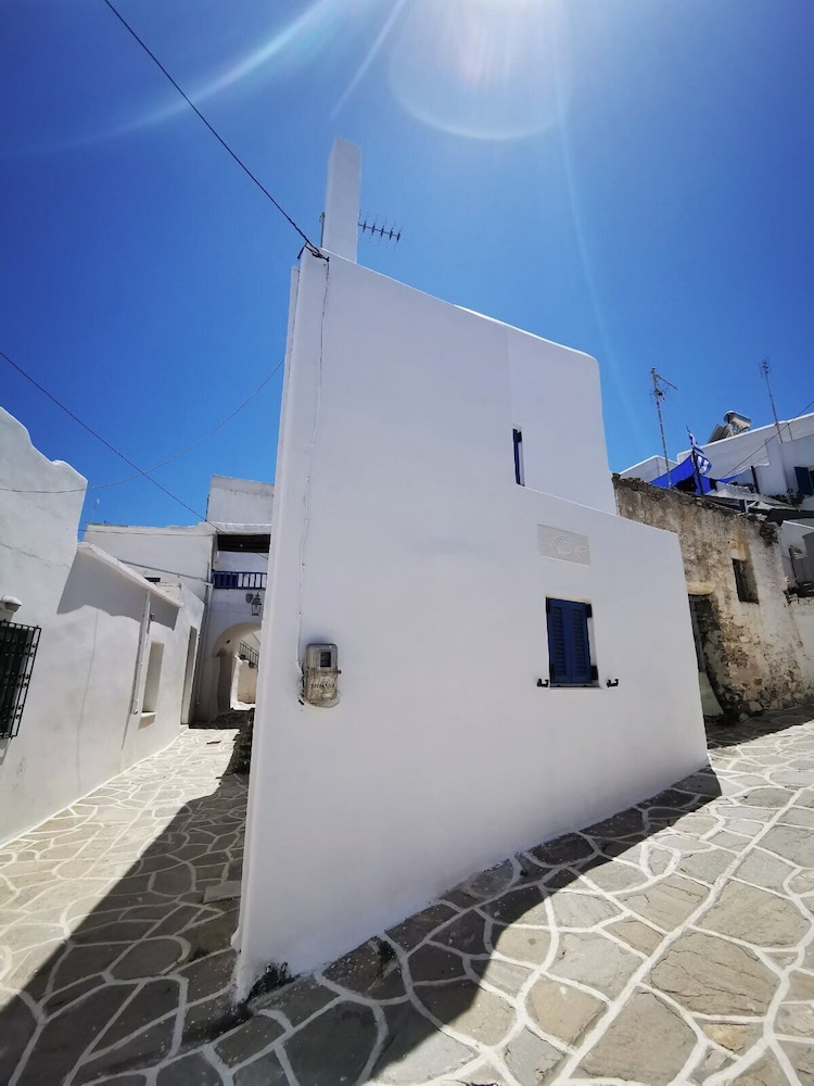 Authentic White House in Paros Lefkes view 3