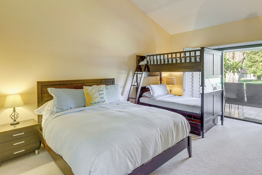 Golf & Swim: Country Club Condo in Palm Desert