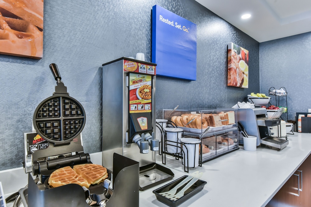 Comfort Inn Aeroport - Property Image 10