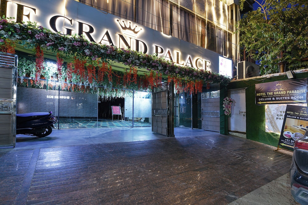 Fabhotel The Grand Paradise