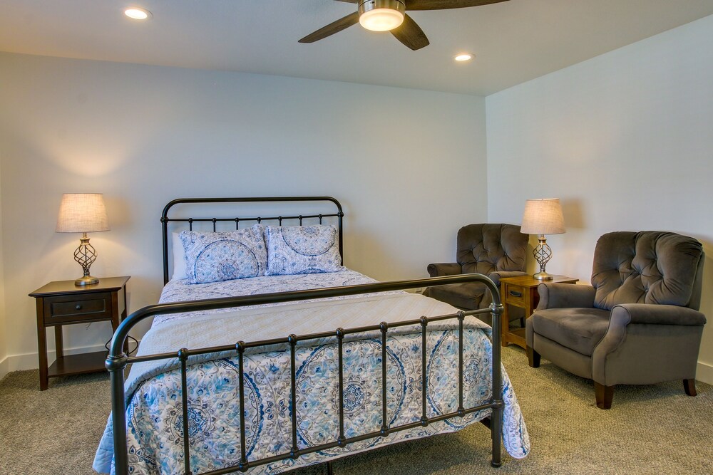 2 Mi to Zootah: Providence Townhome w/ Fireplaces view 2