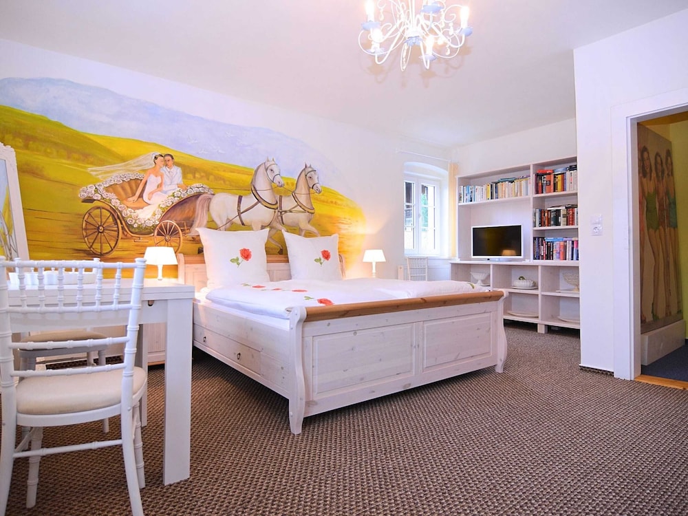 Spacious Villa near Forest in Buchet view 3