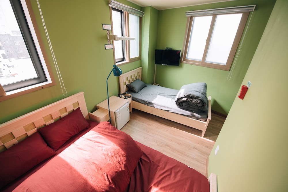 Midtown Hostel