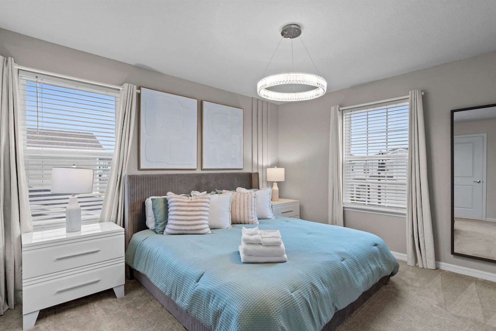 Chic 7bed With Private Pool Theme Bedrooms