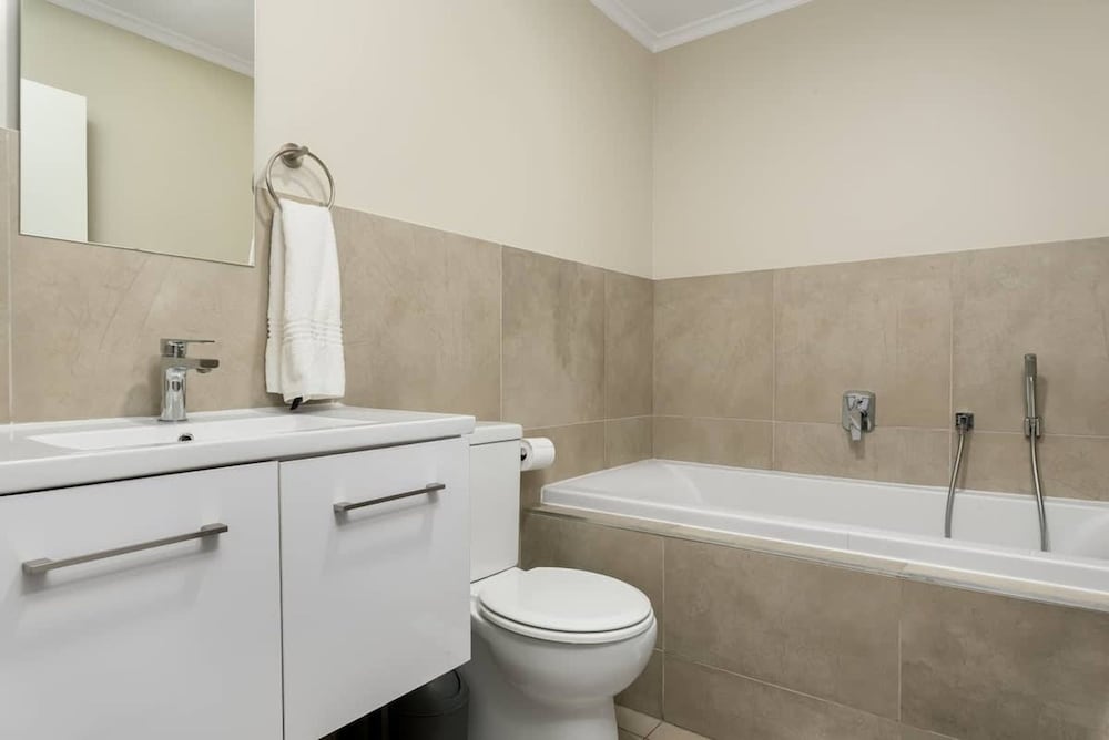 Modern 2 Bed Century City Apartment Pool Braai