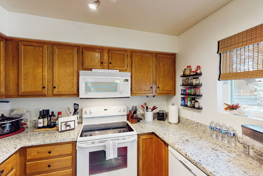 3BR Home Close to Golf, Trails, Lake, & Ski Resort