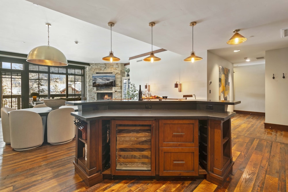 306 - Two Bedroom Arrowleaf 2 Condo