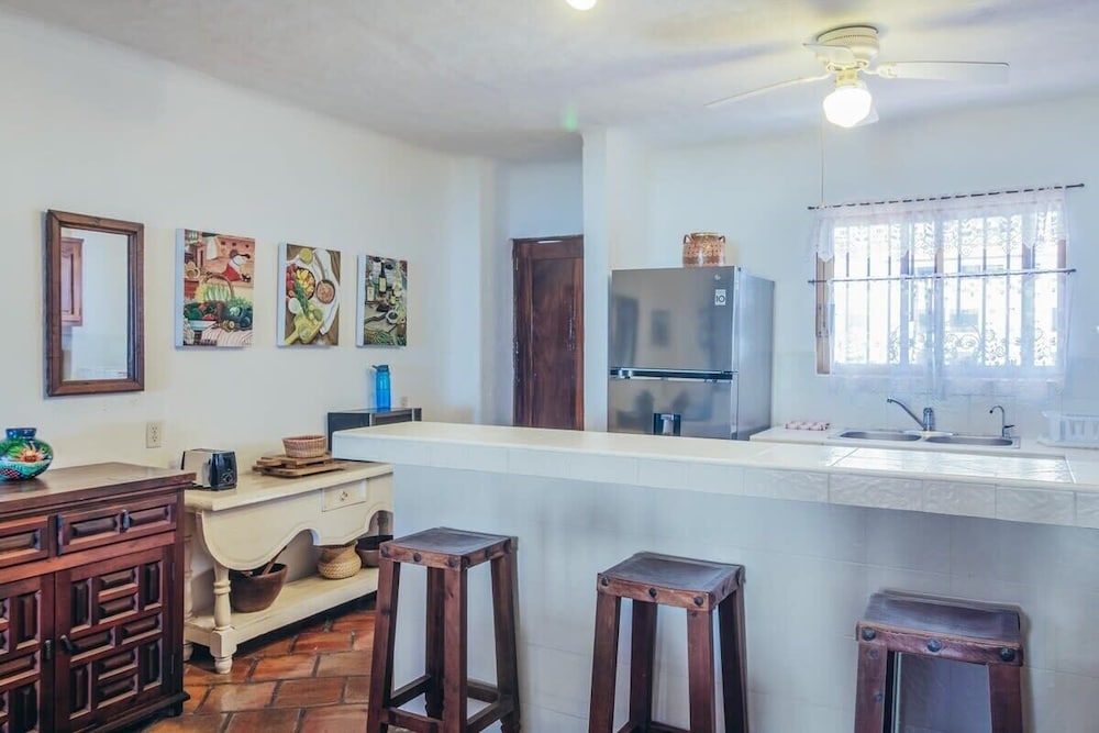 Ocean View 2Br Condo-balcony-beach-pool - 604