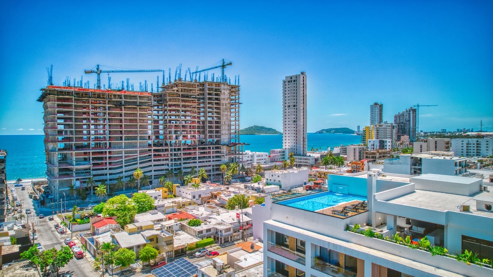 Makeva Condos - Near Malecon