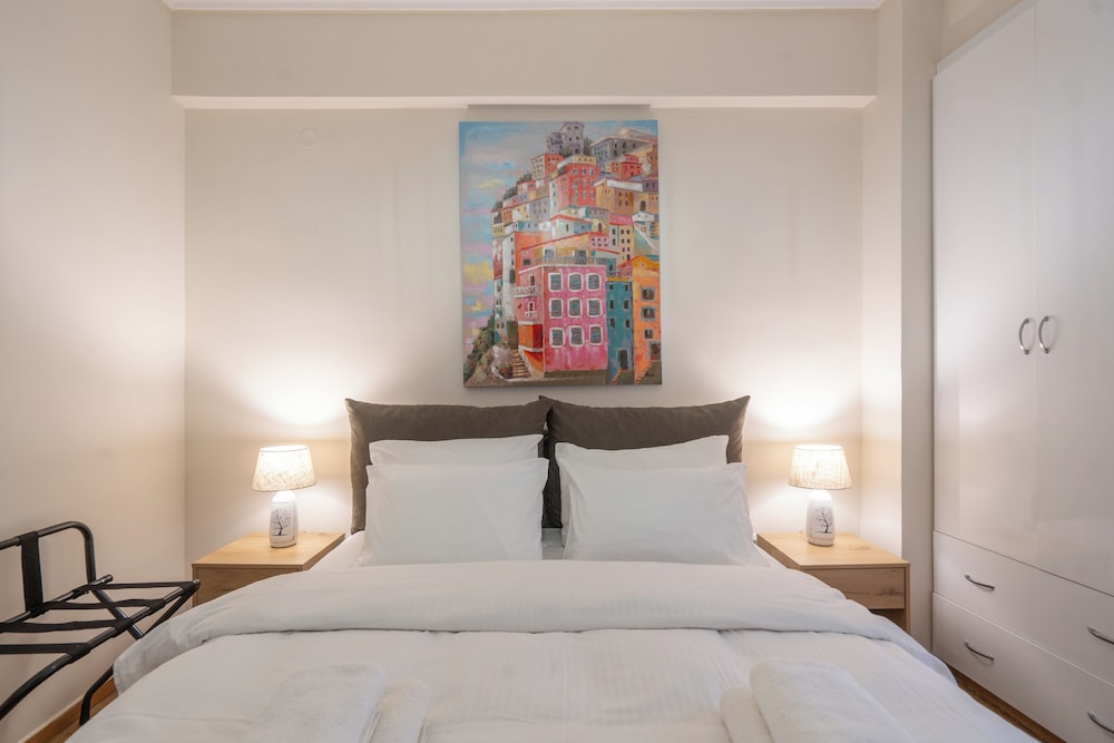 Luxury Comfort in Pagrati - 5 min to Varnava Square