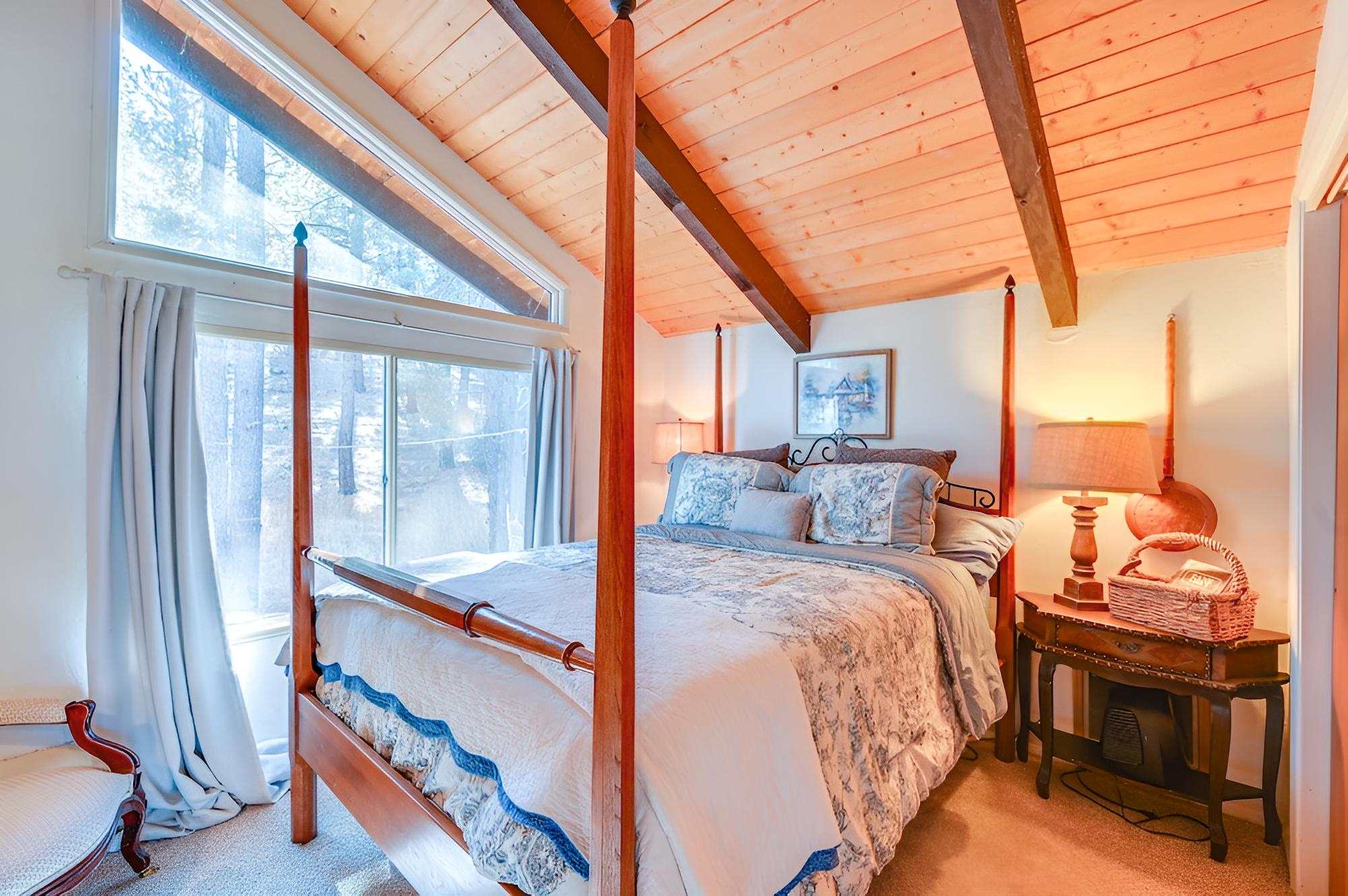 Munds Park Cabin w/ Deck & Golf Course Views view 3