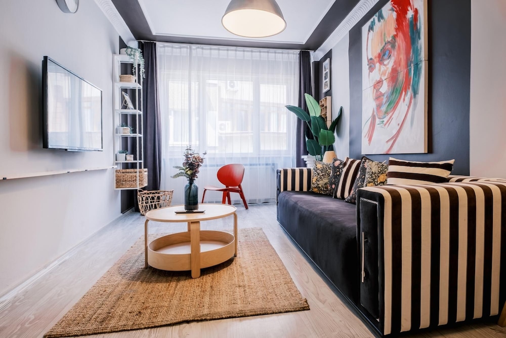 Charming Flat Near Osmanbey Metro Station