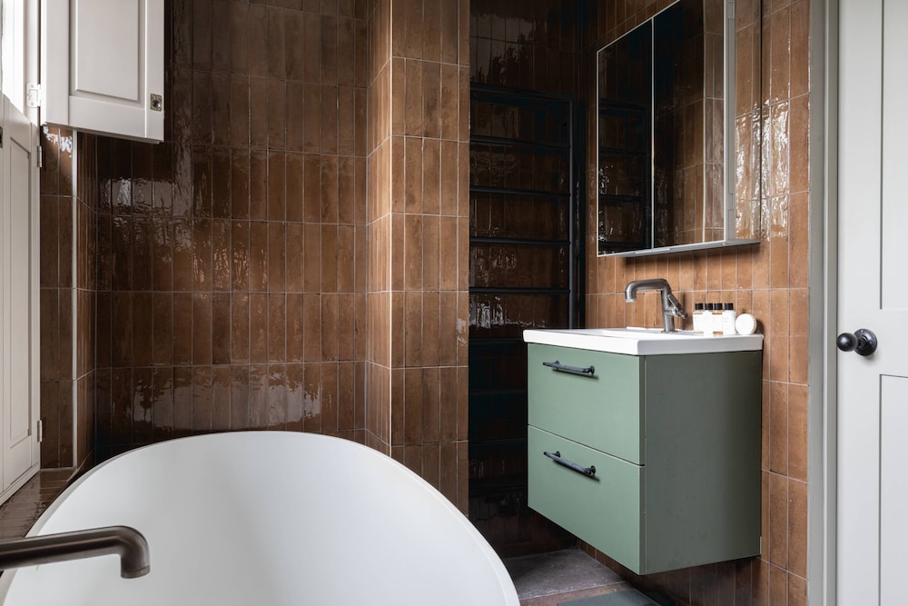New Kent Road by Onefinestay