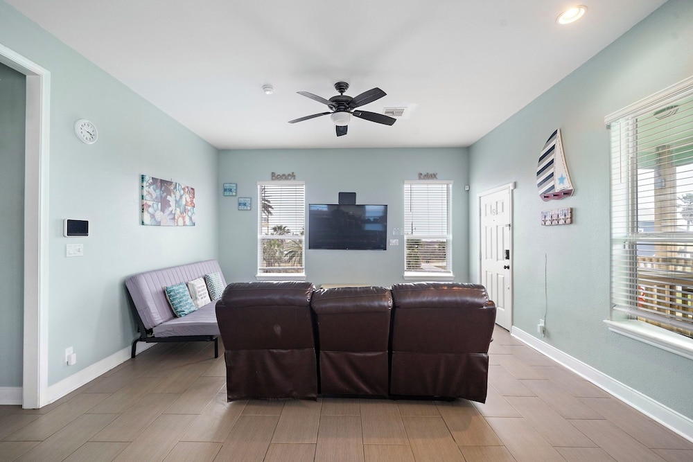 Sunny Beach House by Ryson Vacation Rentals