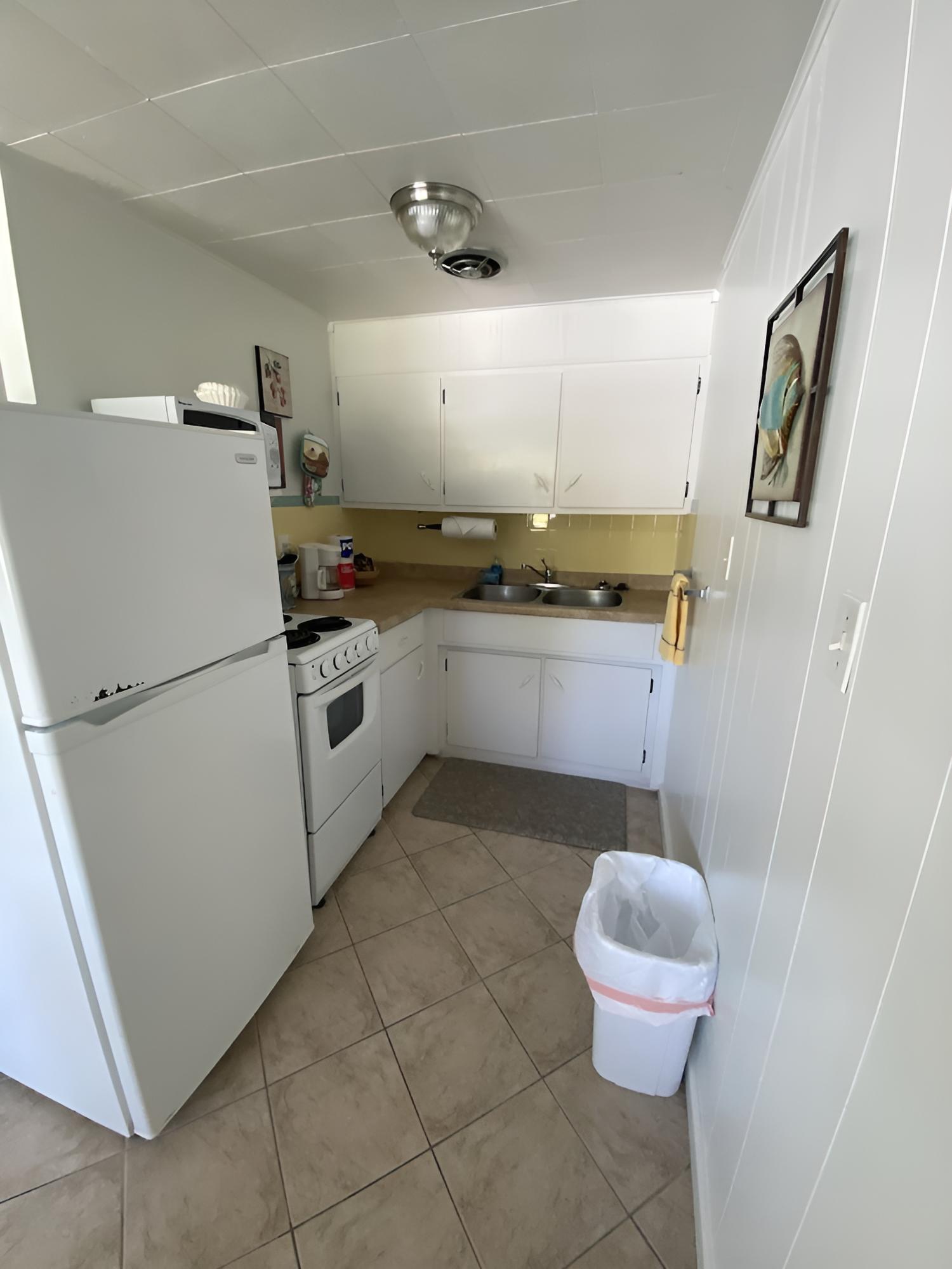 Tropical Winds Motel & Cottages
