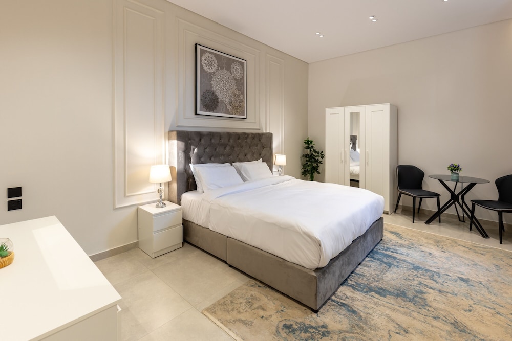 Spacious Designer Three Bedroom Home in Almadinah