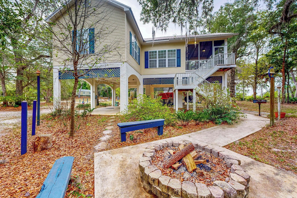 Dog-friendly Riverfront 3BR w/ Fire Pit & Dock