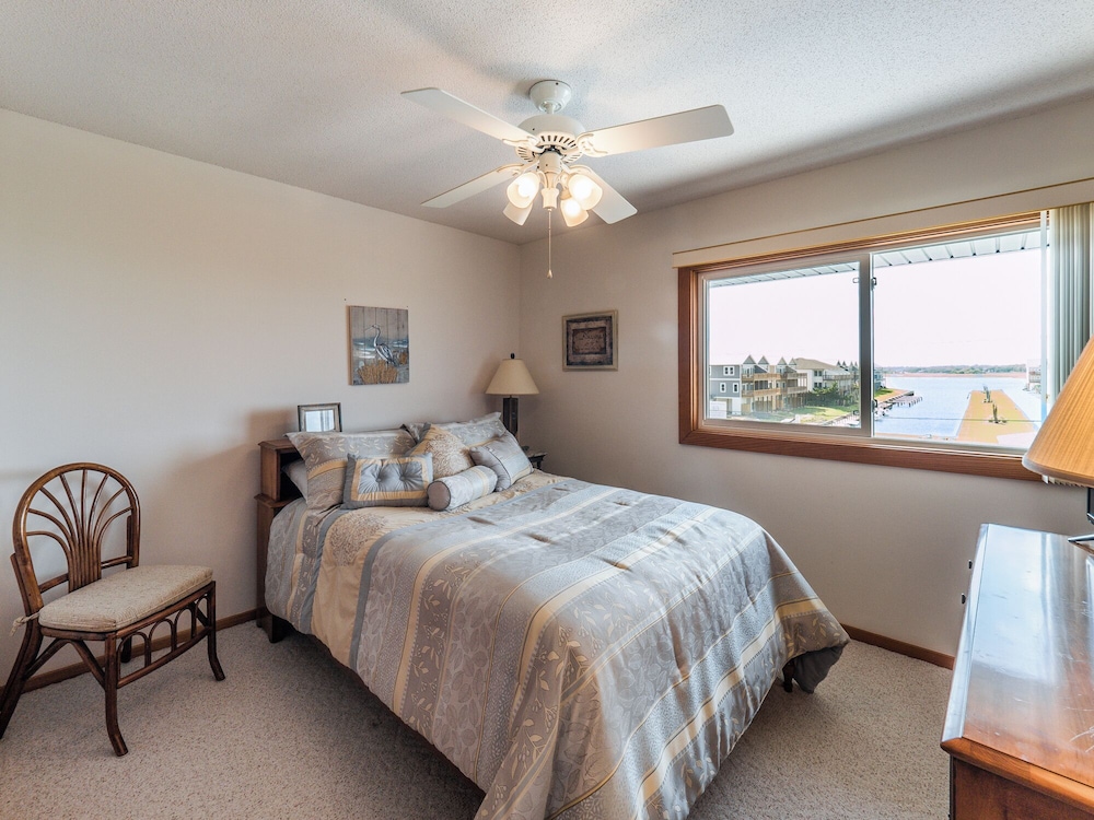 Queens Grant by Topsail Realty