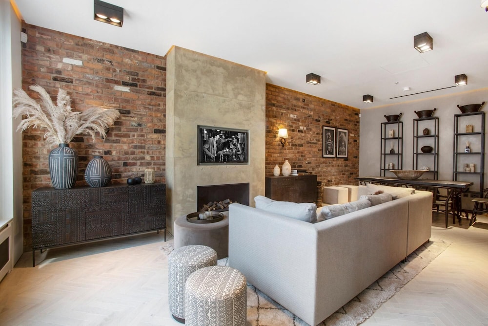 Luxurious Mews House in Pavilion Road - 3 Bedroom