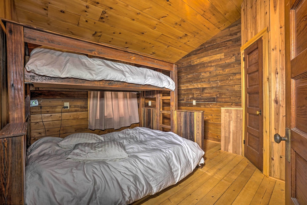 Pittsburgh Vacations - Scenic Log Cabin With Fire Pit  Stocked Creek! - Property Image 4