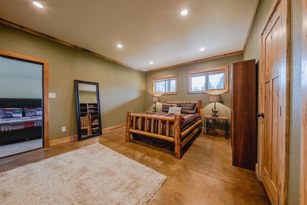 Flathead River Retreat For 15!