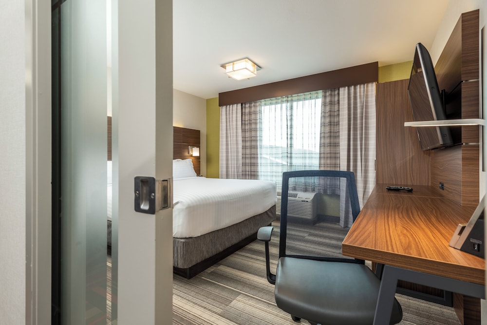 Medicine Hat Vacations - Holiday Inn Express  Suites Medicine Hat Transcanada Hwy 1, an IHG Hotel - Property Image 3