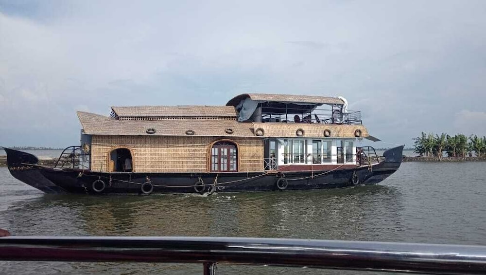Sreekrishna Houseboats