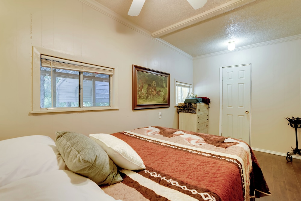 Bike & Hike On-site: Inviting Cleveland Retreat!