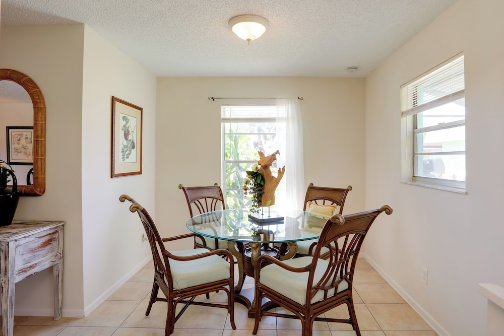 2 Mi to Hobe Sound Beach: Townhome w/ Lanai