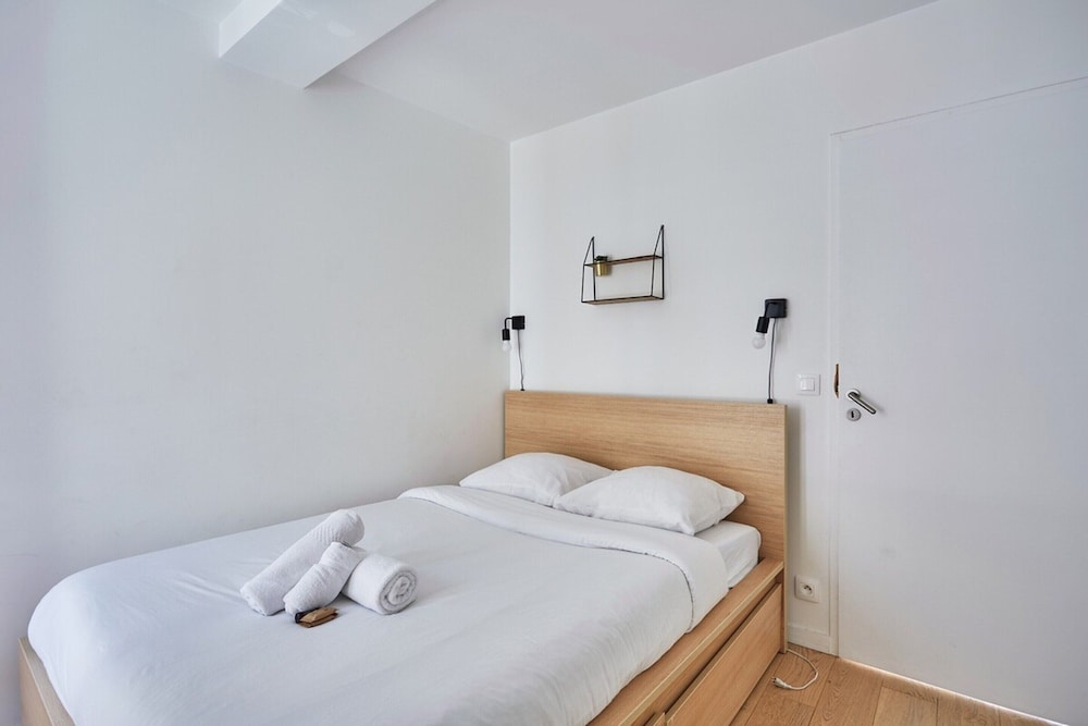 Modern Apartment Boulogne Facing