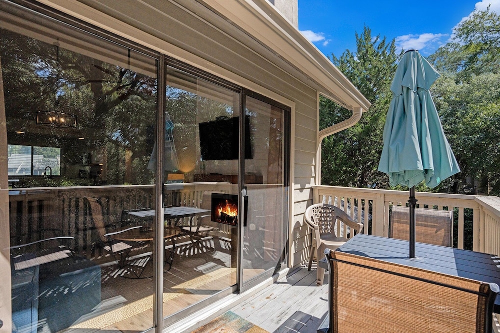 2d West Hyde Park 3 Bedroom Condo