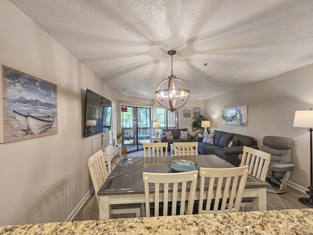 Serene 2 Bed, 2 Bath Lodge, With Amenities, 101ac 2 Bedroom Lodge